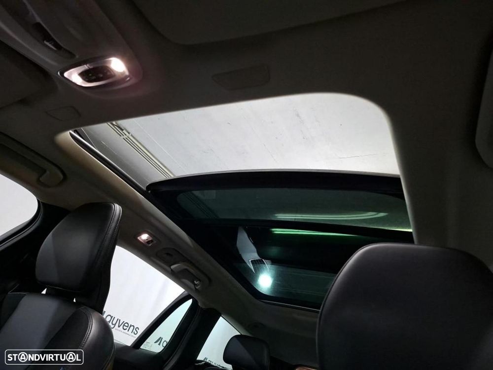 Volvo V60 2.0 T4 Momentum Plus - 21