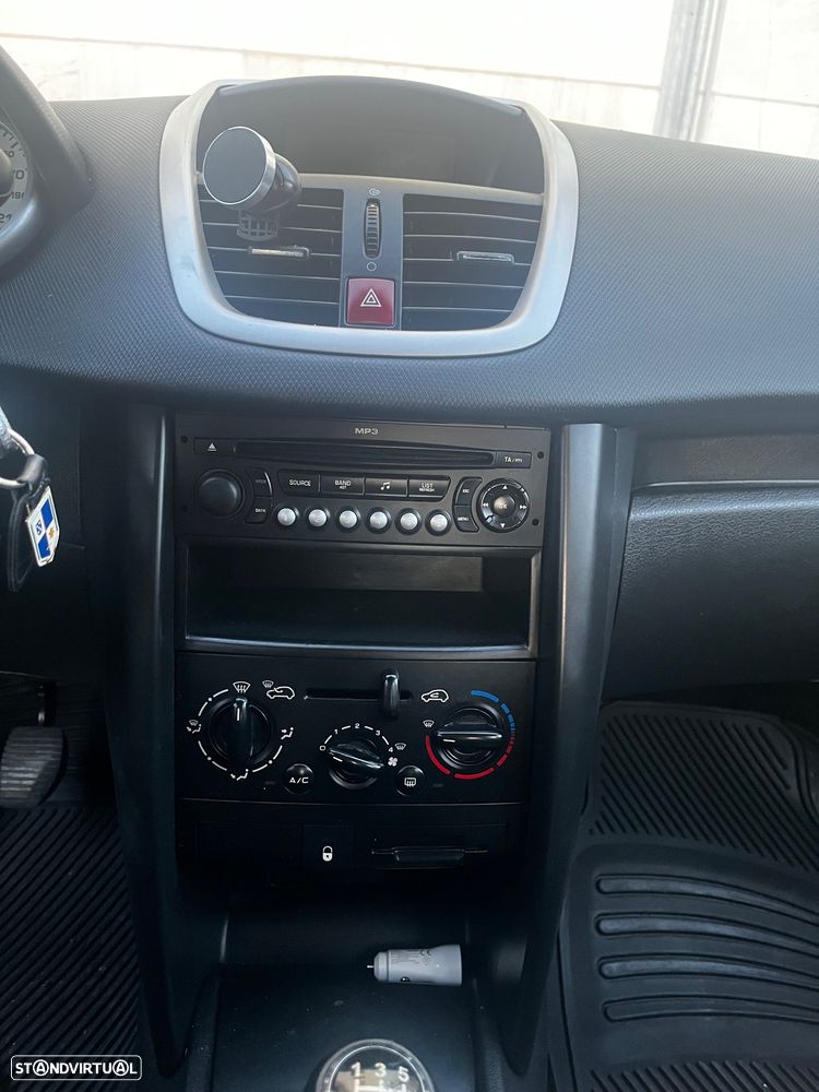 Peugeot 207 1.4 16V Trendy - 12