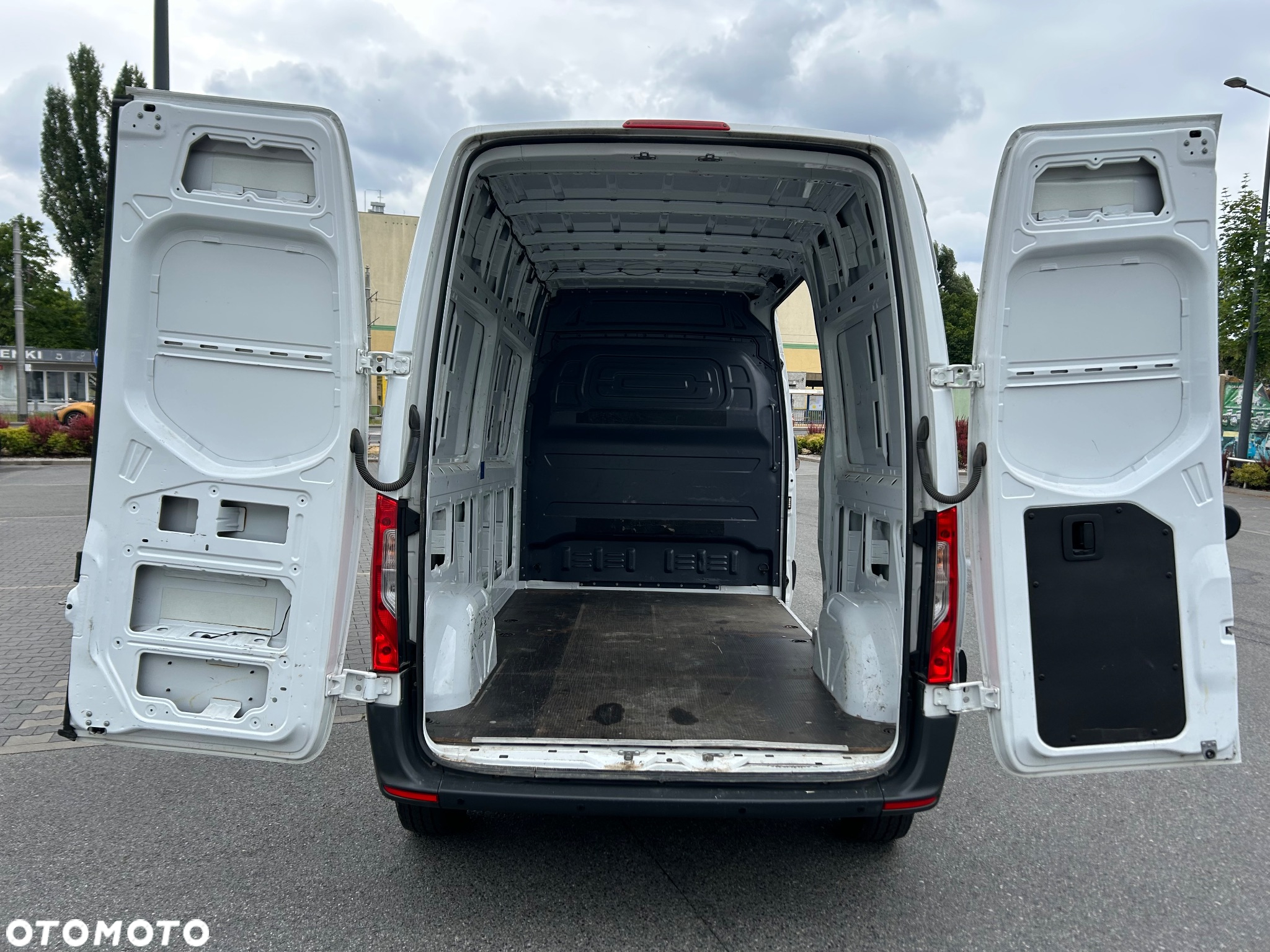Mercedes-Benz Sprinter - 10