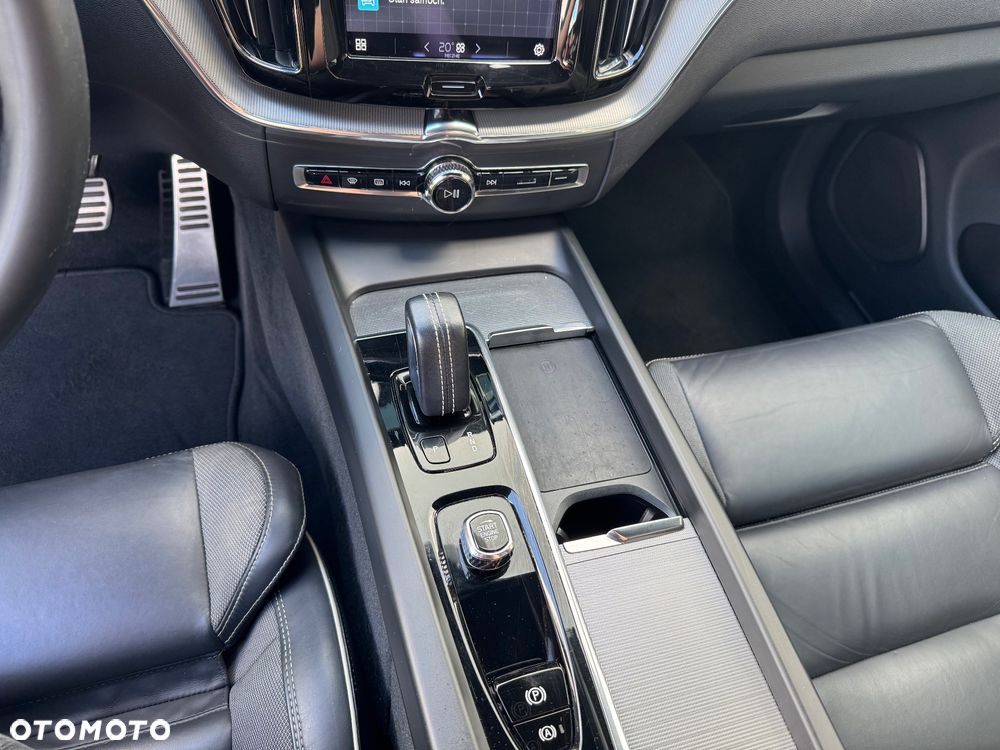 Volvo XC 60 B4 D R-Design - 21