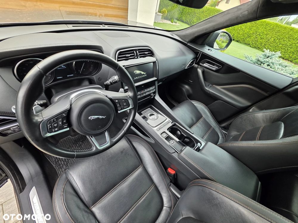 Jaguar F-Pace 25t AWD Prestige - 7