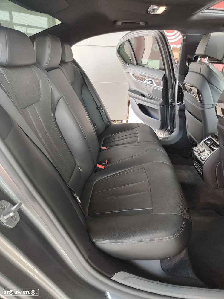 BMW 740 e iPerformance Pack M - 19