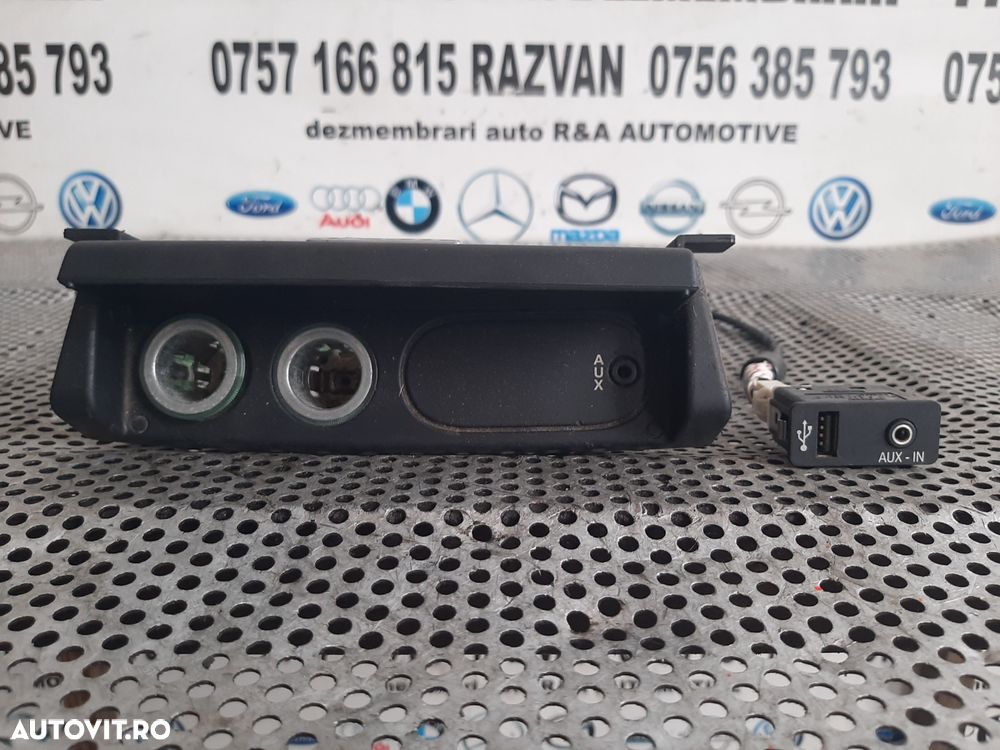 Modul Auxiliar USB Land Rover Range Rover Vogue L322 An 2005-2006-2007-2008-2009-2010-2011 Dezmembrez Land Rover Range Rover Vogue 3.6 Tdv8 Motor 368DT An 2005-2006-2007-2008-2009-2010 - 3