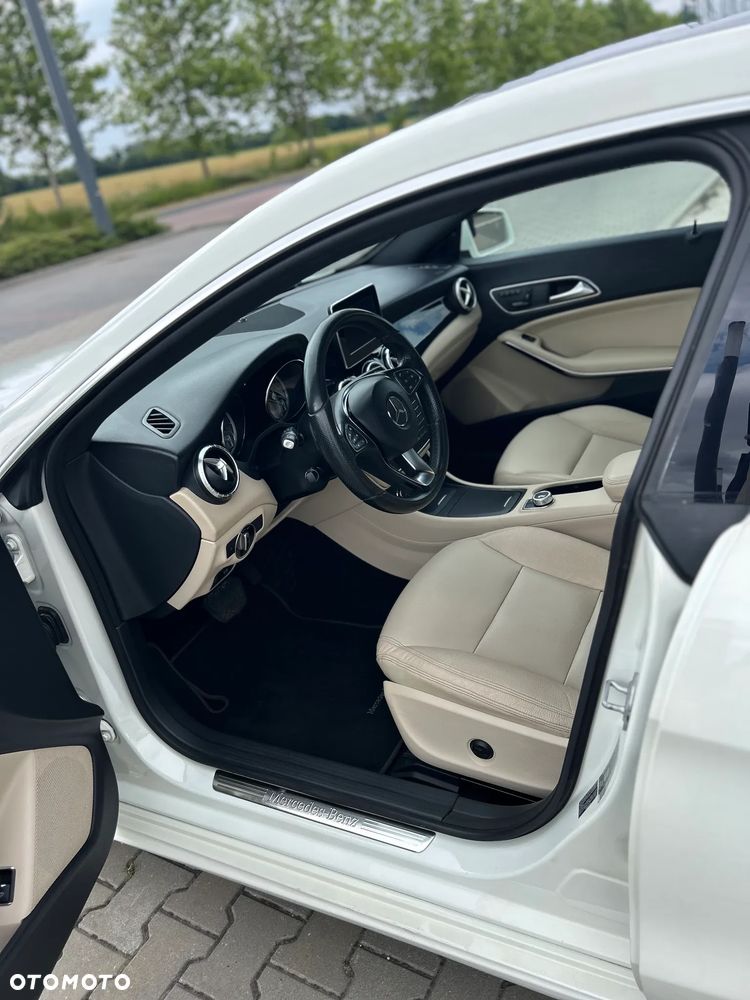 Mercedes-Benz CLA 250 7G-DCT - 16