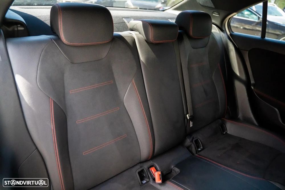 Mercedes-Benz A 250 Limousine e 8G-DCT AMG Line - 28
