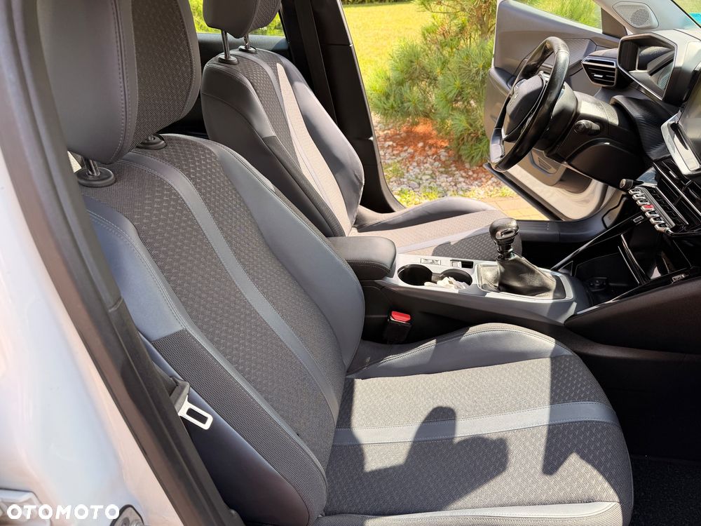 Peugeot 2008 BlueHDi 100 Allure - 14