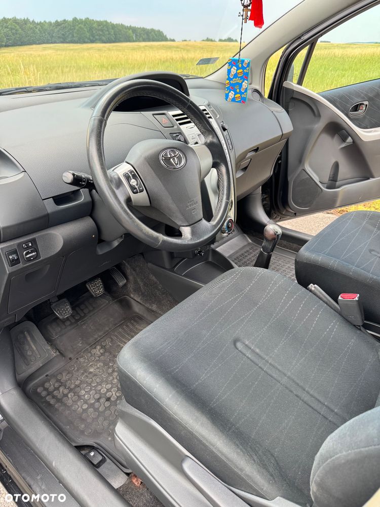 Toyota Yaris - 10