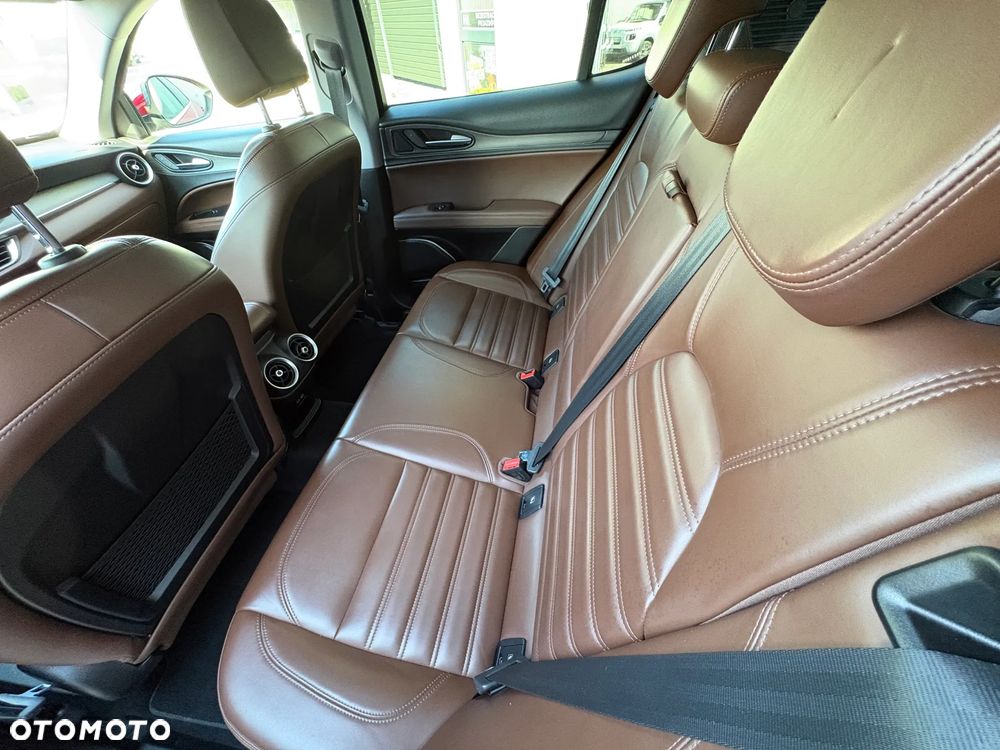 Alfa Romeo Stelvio 2.2 16V AT8 Q4 Veloce - 8