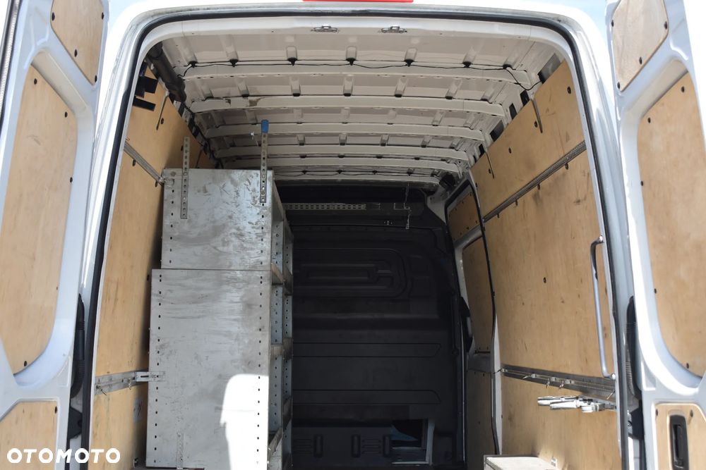 Mercedes-Benz Sprinter - 13