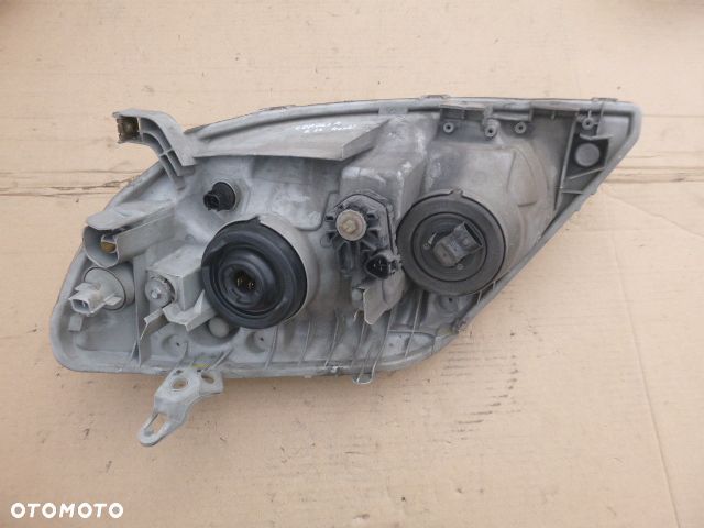 LAMPA PRAWY PRZÓD PRAWA PRZEDNIA TOYOTA COROLLA E12 01- - 6