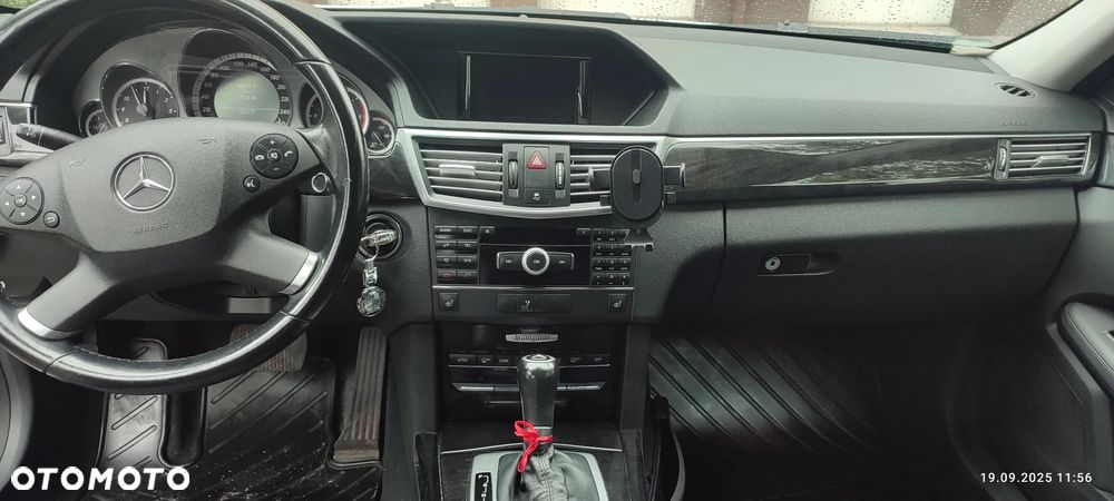 Mercedes-Benz Klasa E 220 CDI DPF BlueEFFICIENCY Automatik Avantgarde - 25