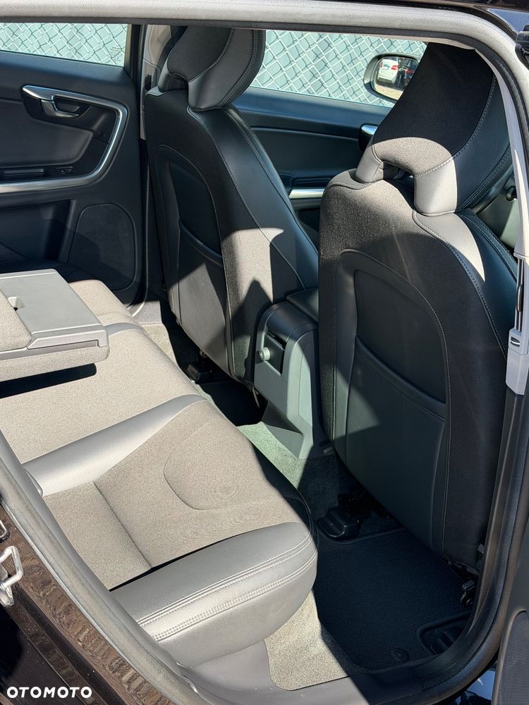 Volvo V60 D4 Drive-E Momentum - 10