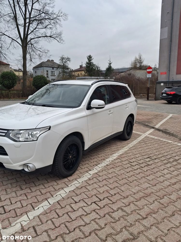 Mitsubishi Outlander 2.2 DI-D 4WD Instyle - 3
