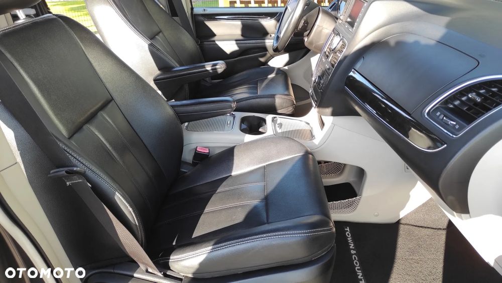 Chrysler Town & Country 3.6 Touring - 10