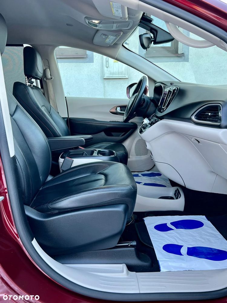 Chrysler Pacifica - 14