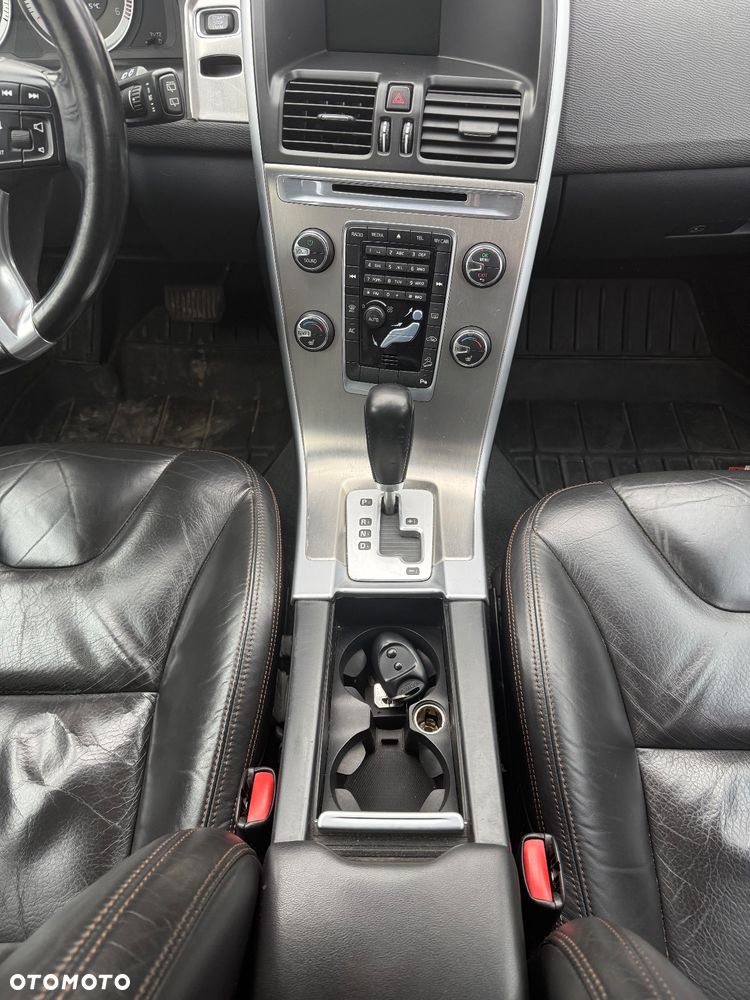 Volvo XC 60 D5 AWD Momentum - 27