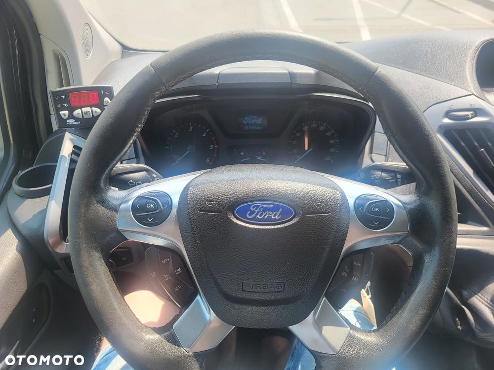 Ford Custom - 27