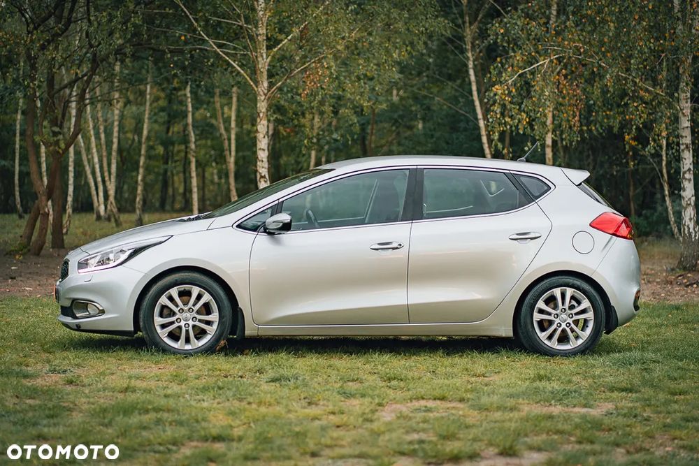 Kia Ceed 1.6 GDI Dream Team Edition - 4
