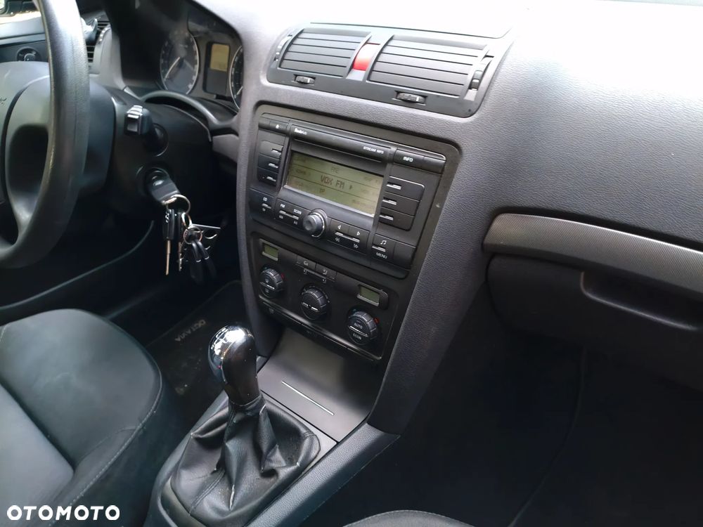 Skoda Octavia 1.6 Combi Classic - 10