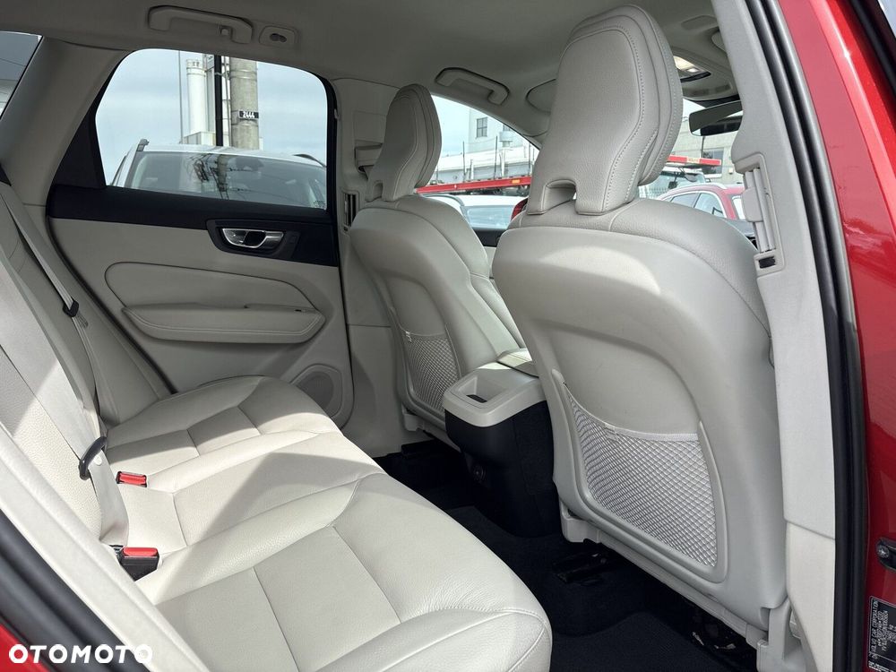 Volvo XC 60 B4 D Momentum - 29