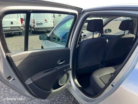 Renault Clio 1.2 16V Dynamique - 19