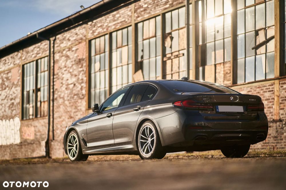 BMW Seria 5 530i xDrive M Sport Edition - 17