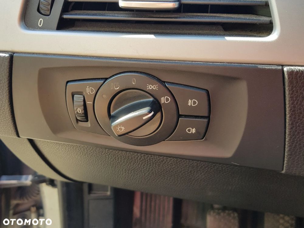 BMW Seria 3 320i - 14