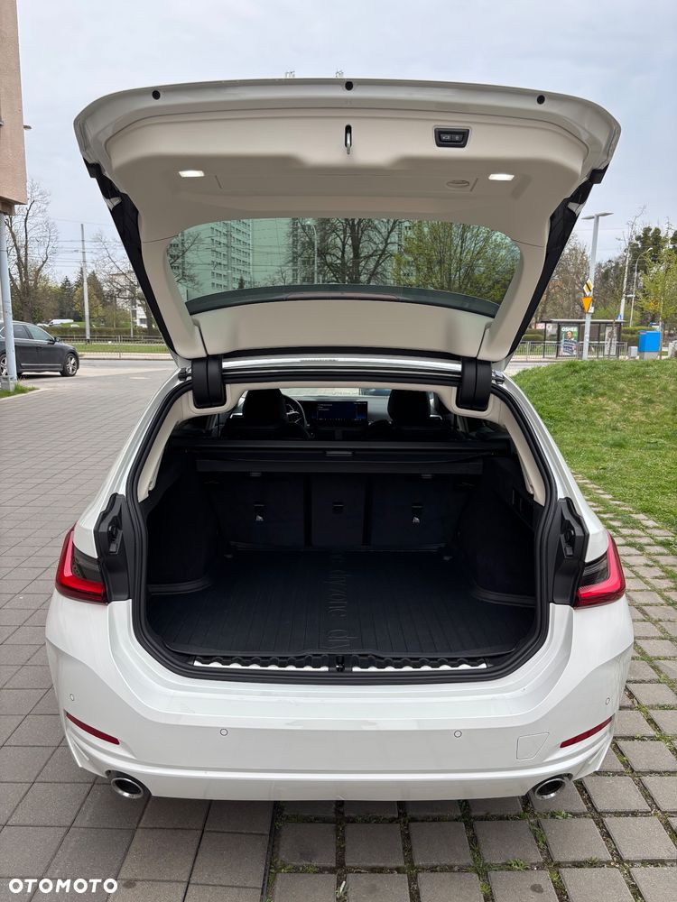 BMW Seria 3 318i - 15