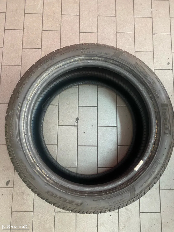 Pneus 255/40/17 Pirelli Pzero Rosso com mais de 70% de piso - 3