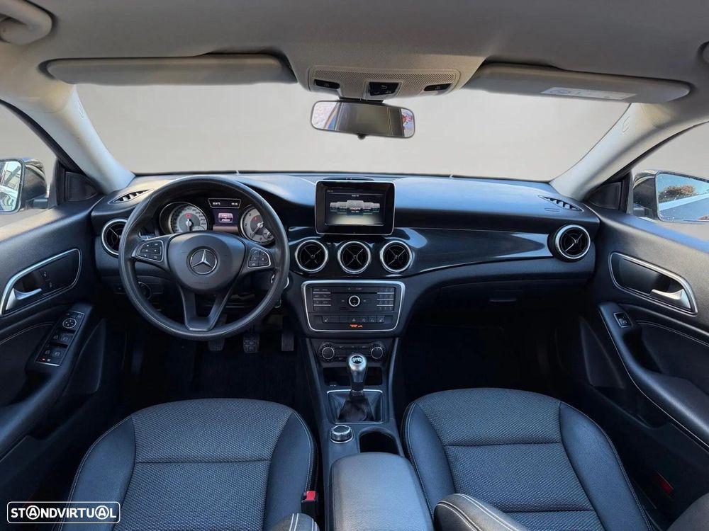 Mercedes-Benz CLA 180 d Shooting Brake - 10