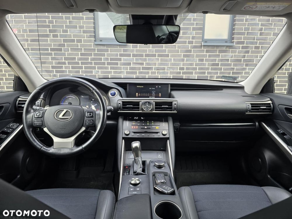 Lexus IS 300h F Sport EU6 - 26