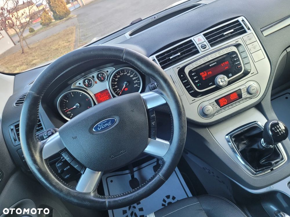 Ford Kuga 2.0 TDCi 2x4 Titanium - 25