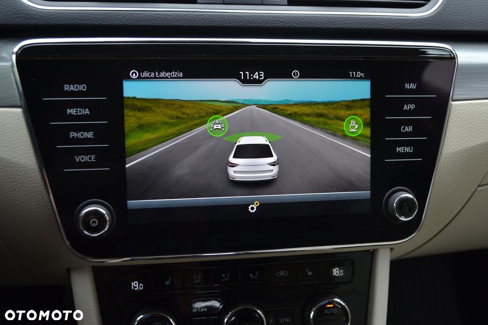Skoda Superb 2.0 TDI SCR Style DSG - 22