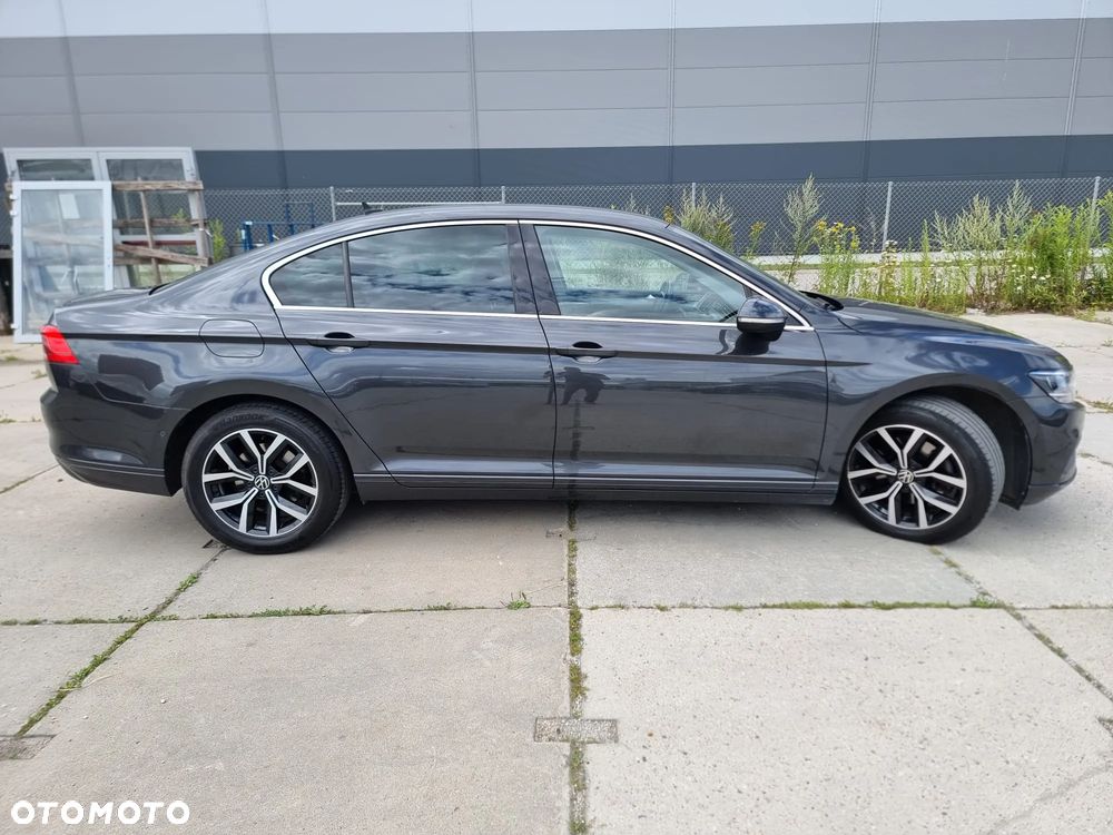 Volkswagen Passat - 4