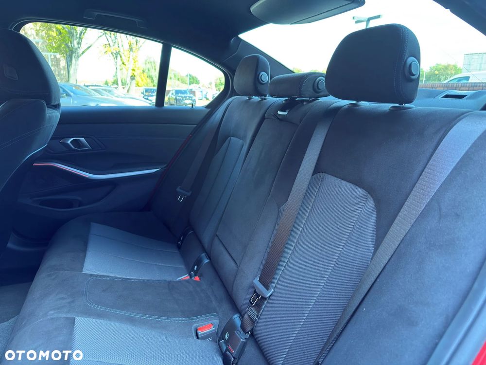 BMW Seria 3 318i M Sport - 14