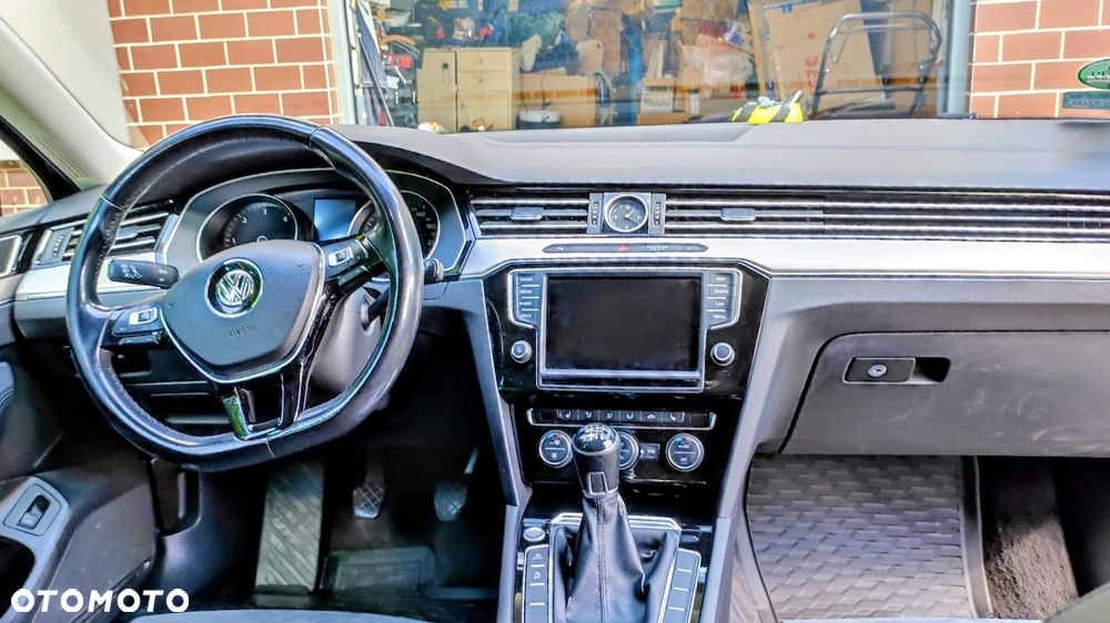 Volkswagen Passat 2.0 TDI SCR Highline - 21
