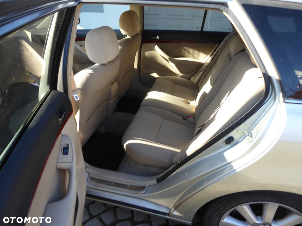 Toyota Avensis - 6