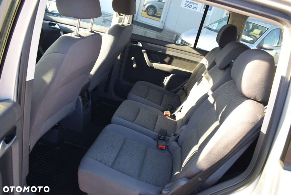 Volkswagen Touran - 19