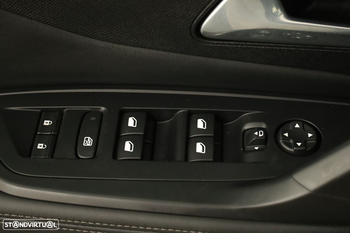 Peugeot 408 1.6 Hybrid Allure e-EAT8 - 20