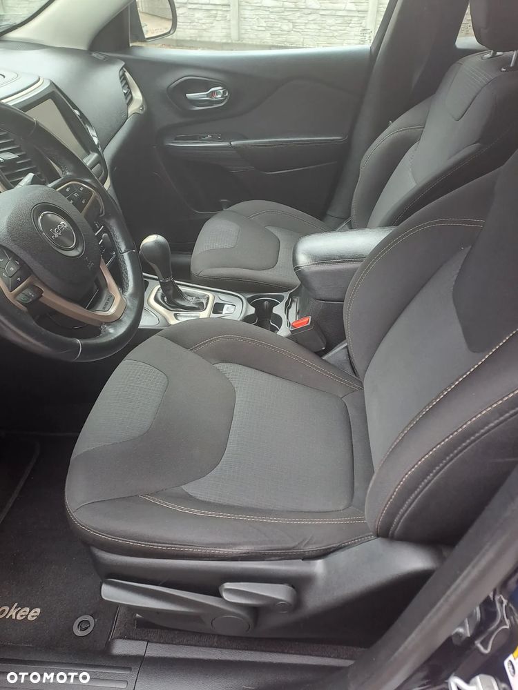 Jeep Cherokee - 8