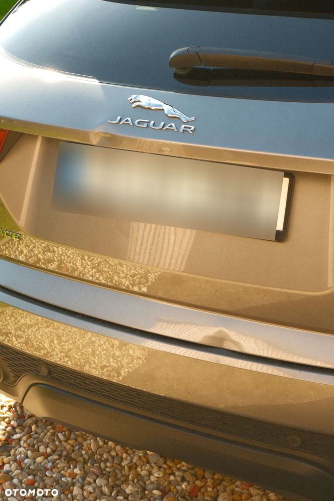 Jaguar E-Pace 2.0 P200 mHEV AWD SE - 8