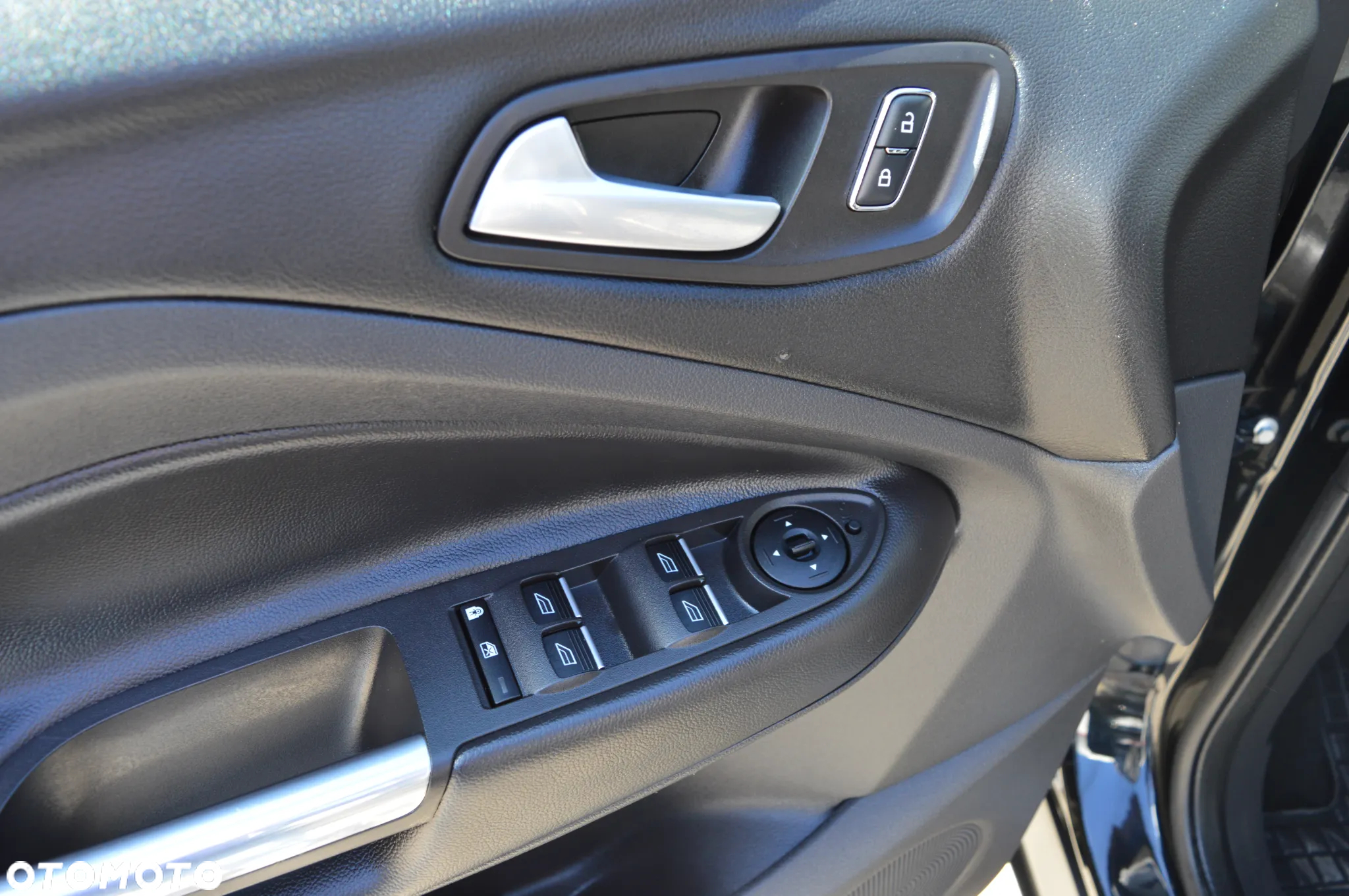 Ford Kuga 1.5 EcoBoost 2x4 Titanium - 15