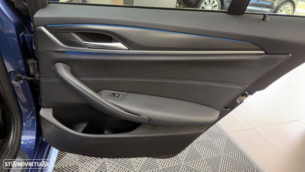 BMW 530 e Pack Desportivo M - 46