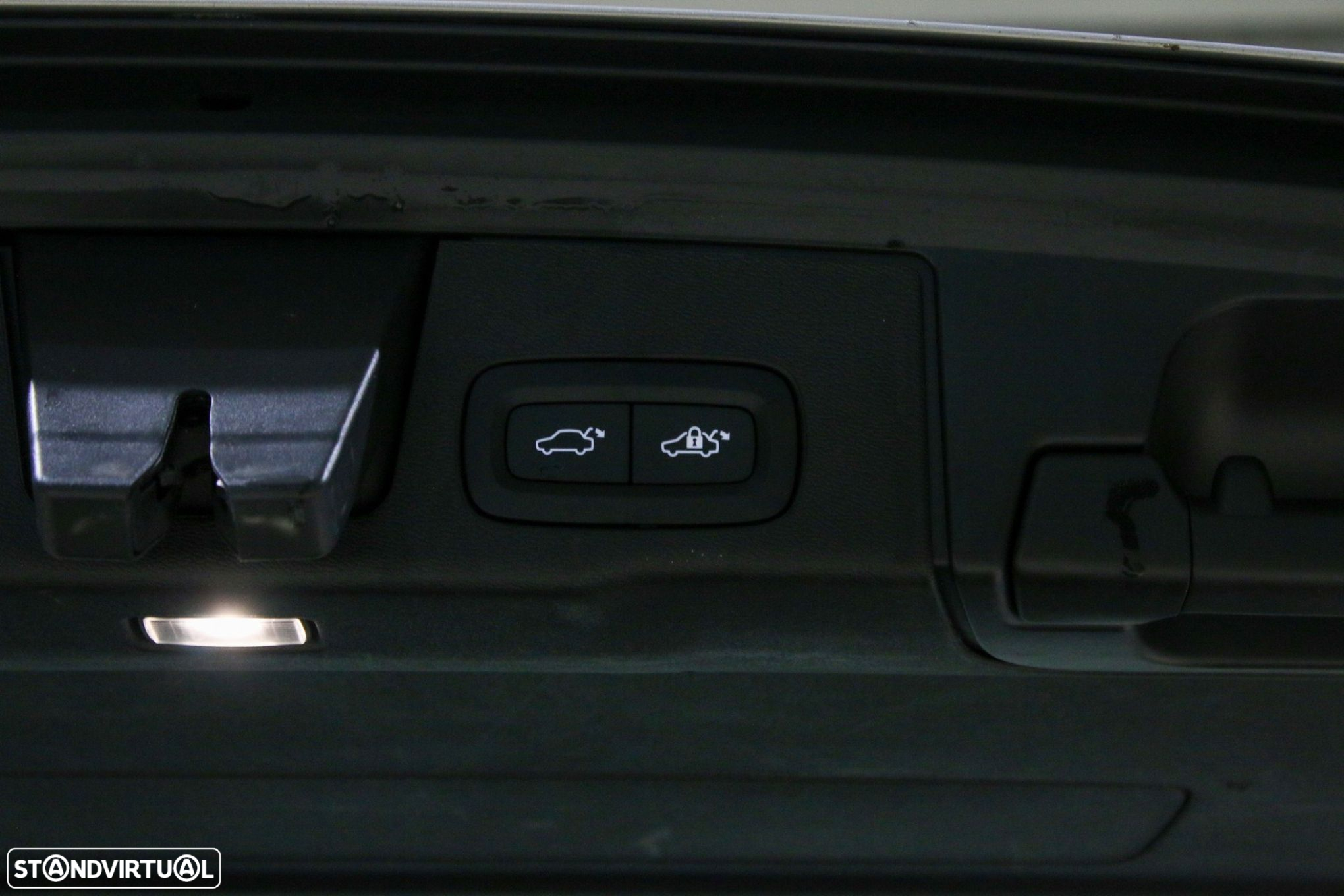 Volvo XC 60 2.0 T6 PHEV Black Edition AWD - 14