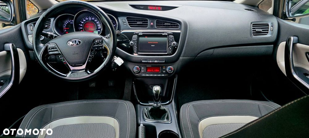 Kia Ceed 1.6 GDI ISG Dream Team Edition - 9