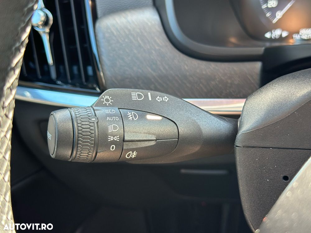 Volvo V90 D5 AWD - 28
