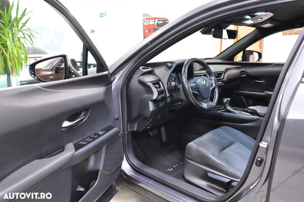 Lexus UX 250h FWD Executive - 7