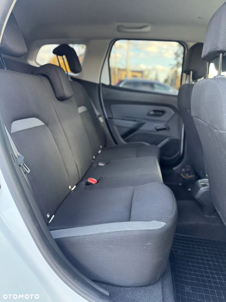 Dacia Duster 1.6 SCe Laureate S&S - 28