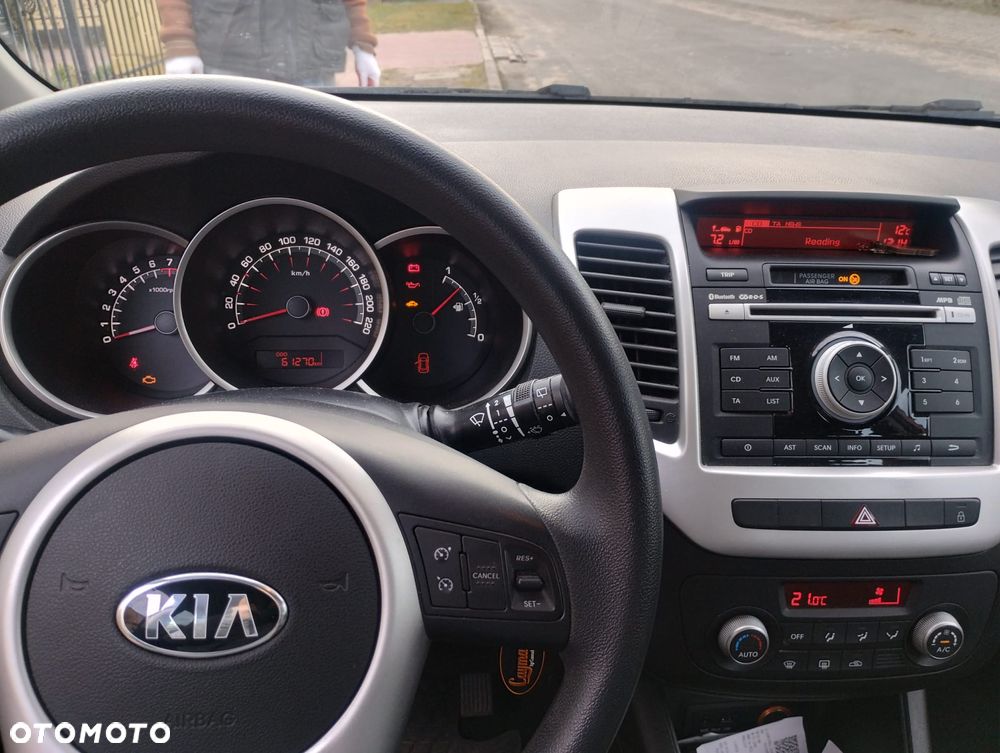 Kia Venga 1.4 CVVT UEFA EURO 2016 - 8
