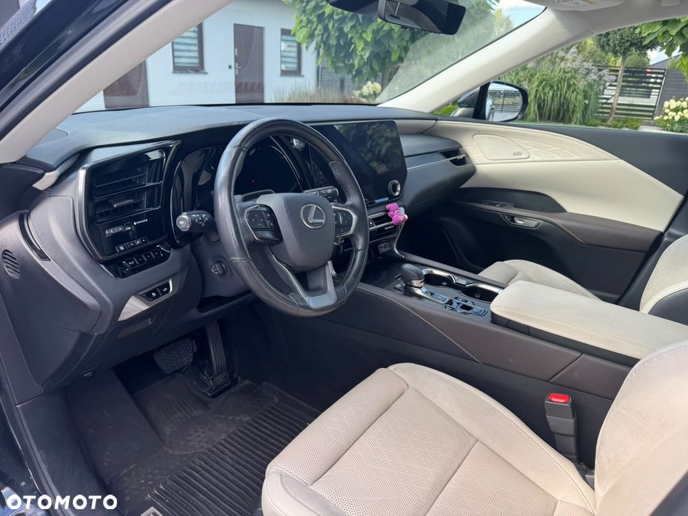 Lexus RX 450h+ Omotenashi - 16